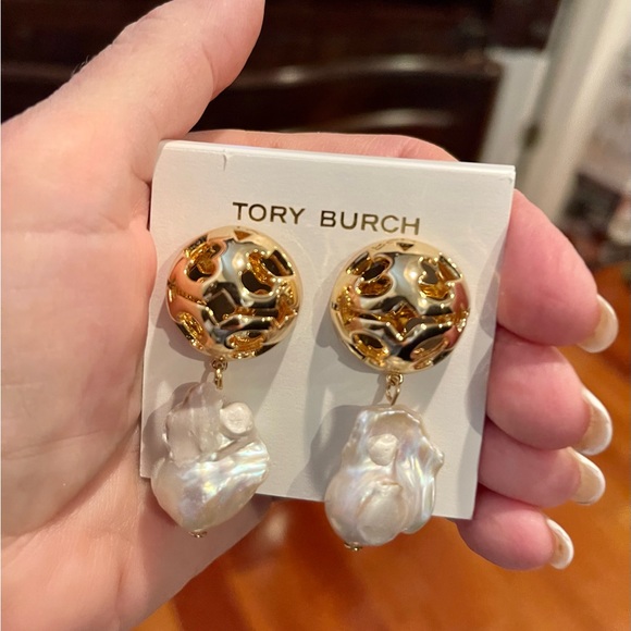 *SOLD* TORY BURCH Miller Bubble Logo Pearl Drop Earring’s - Picture 3 of 4